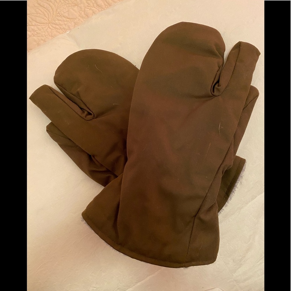 Shooting mittens with trigger finger L nwot